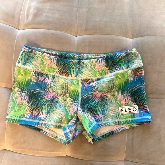 Fleo Pants - FLEO Iridescent Tropical Hawaiian Palm Tree Print Shorts Pink Green Blue Large